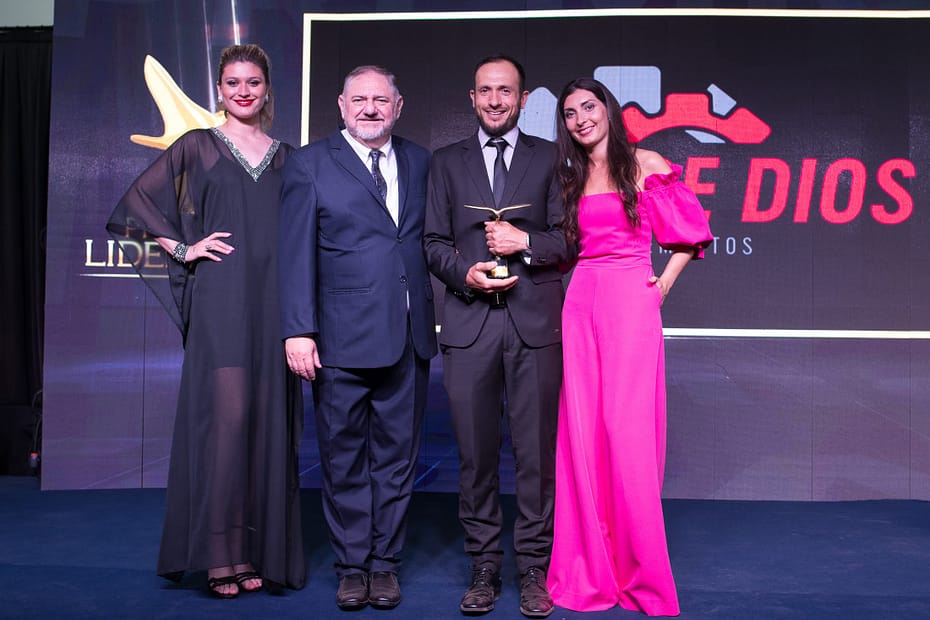 Andrés de Dios Motoimplementos recibe la distinción Premios Liderazgo