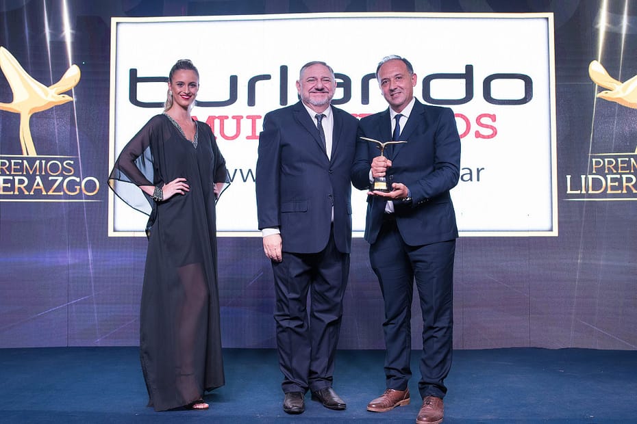 Burlando Producciones HD recibe la distinción Premios Liderazgo